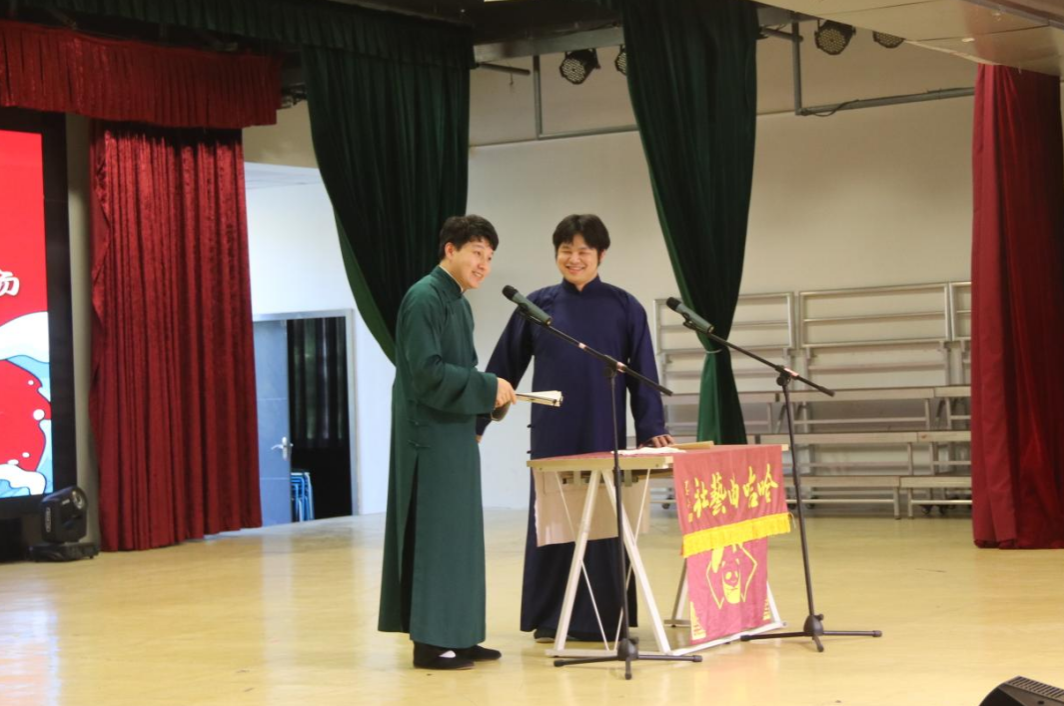 【信雅讲坛 第四十四期】田海龙率哈哈曲艺社到校分享相声艺术